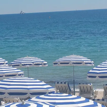 Le Lagon Bleu